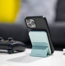 Anker MagGo 622 in use